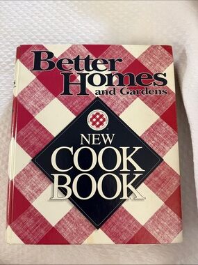 Better Homes And Gardens Red and White Check Cookbook